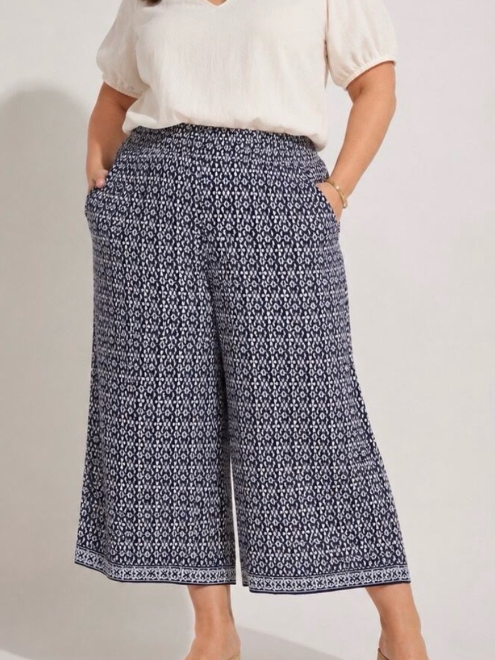 Max Studio Navy & White Wide-Leg Cropped Pants with Border Trim